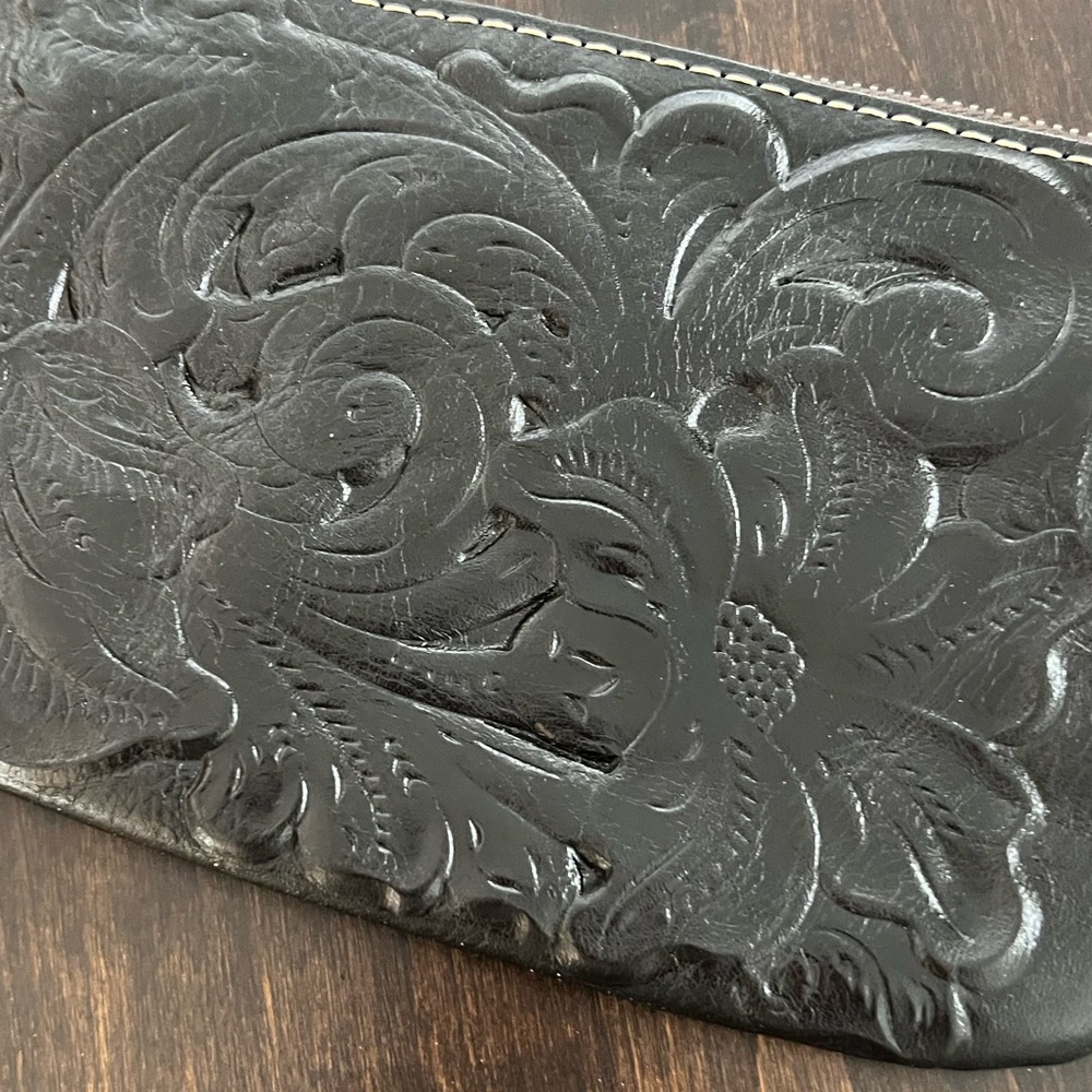 Patricia Nash clutch!!